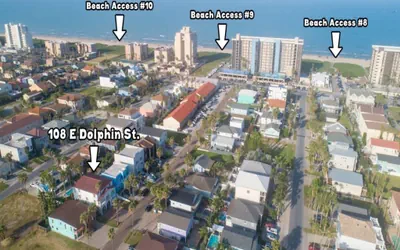 Photo 5 - Fun Retro Island Vibe * Sleeps 17 * Beach 1 block