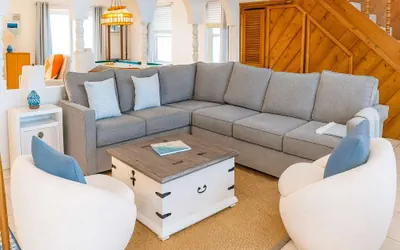 Photo 2 - Fun Retro Island Vibe * Sleeps 17 * Beach 1 block