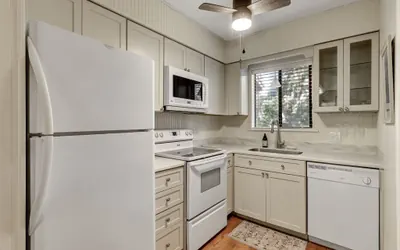 Photo 5 - Sunset Bliss: 2BR Condo w/ Pool in Amelia Island