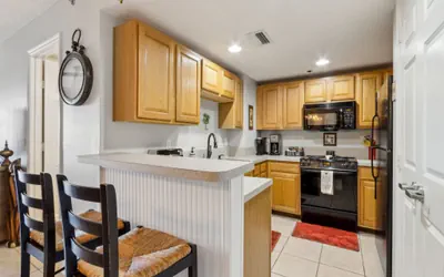 Photo 5 - Vintage Ocean View Paradise - 1BR - Beachfront