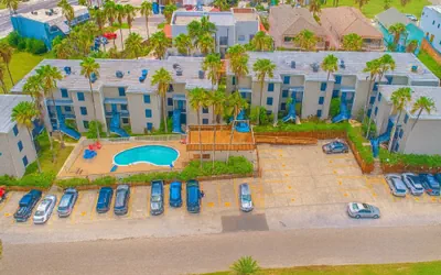 Photo 2 - 1st Floor 2BR | 250 Steps to Beach | No Stairs SPI