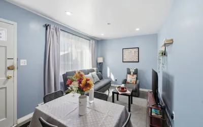 Photo 2 - Cozy Comfy Room in  Queens