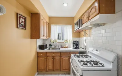 Photo 3 - Cozy Comfy Room in  Queens