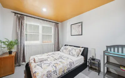Photo 5 - Cozy Comfy Room in  Queens