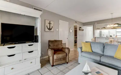 Photo 4 - Spacious Oceanfront Condo, Easy Access to Private Fishing Pier