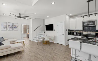 Photo 3 - Downtown Houston Escape with Private En-Suite