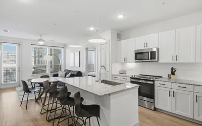 Photo 2 - Beautiful 2BR near PGA & Universal Studios | Sleeps 6
