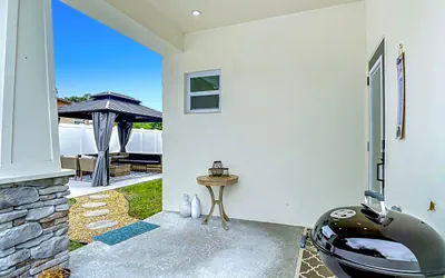 Photo 4 - Designer 4 BR. Chef's Kitchen. Gazebo Outdoor Retreat.
