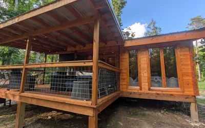 Brand New Cozy Spruce Cabin - Couples Getaway, The Caverns, Waterfalls, Hiking Trails