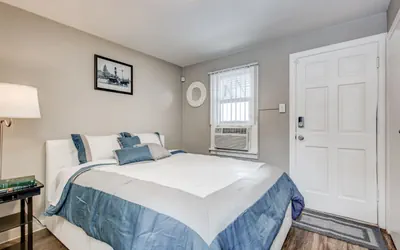 Boutique Studio in Olde Town | Walk to Light Rail