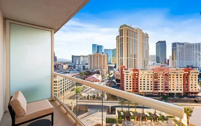 Photo 2 - Vintage Vegas Studio On LV Strip/Balcony/Pools