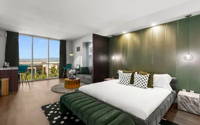 Hidden Gem! On LV Strip / Lazy River + Free Valet