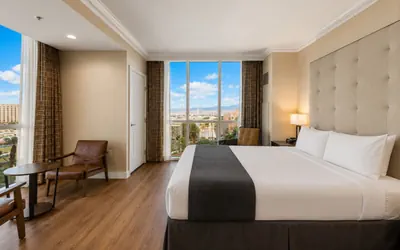 Photo 3 - Sphere View King Suite|On Strip| Lazy River/POOL!