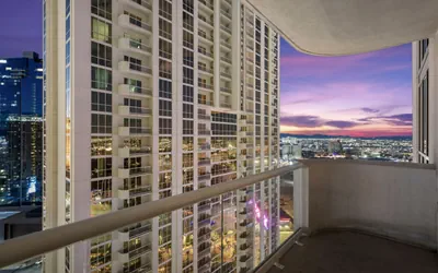 Photo 4 - Strip View Suite|On LV Strip w/Balcony/LazyRiver