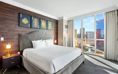 Photo 2 - Strip View Suite|On LV Strip w/Balcony/LazyRiver