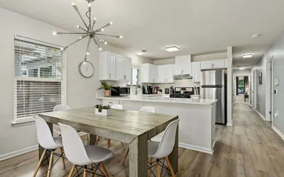 Photo 4 - Oak Grove Bungalow