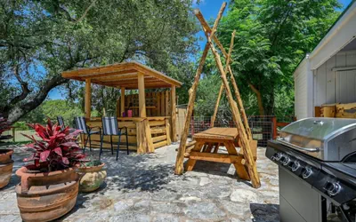 Photo 4 - Road Runner Lodge