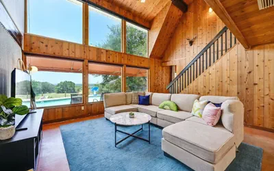 Photo 3 - Road Runner Lodge