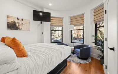 Front Row City Views: 1BR Suite with King Bed | Suite 3