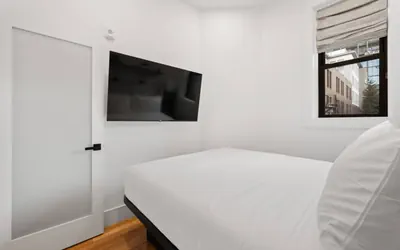 Photo 5 - Trendy 2BR Plus Family Getaway | Suite 4