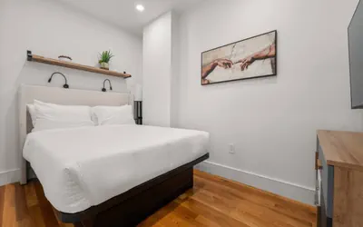 Photo 4 - Sleek Modern 2 Bed: King + Queen | Suite 6
