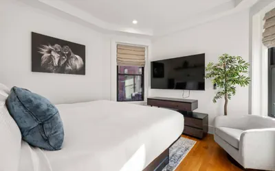 Photo 3 - Sleek Modern 2 Bed: King + Queen | Suite 6