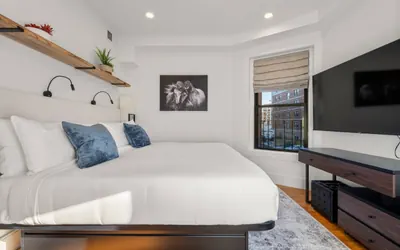 Photo 2 - Family Cove: Quiet & Modern 2 bed | Suite 10