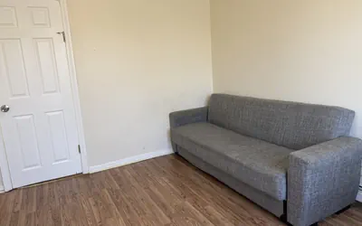 Photo 2 - Private one-bedroom and one-bathroom apartment, private street entrance in convenient area