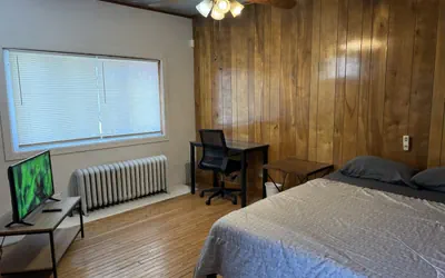 Private 1 bedroom and 1 bathroom house in a quiet area and convenient to NYC bus and train