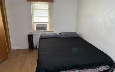 Photo 5 - Private 1 bedroom and 1 bathroom house in a quiet area and convenient to NYC bus and train