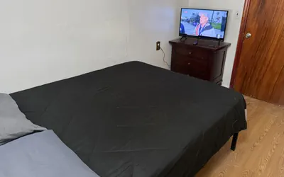 Photo 4 - Private 1 bedroom and 1 bathroom house in a quiet area and convenient to NYC bus and train