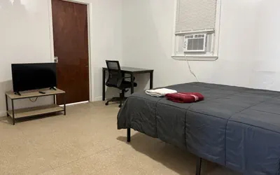Photo 4 - Large and private 3 bedroom and 2 bathroom apartment, separate street entrance