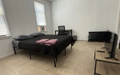 Photo 2 - Large and private 3 bedroom and 2 bathroom apartment, separate street entrance