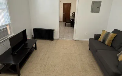 Photo 5 - Large and private 3 bedroom and 2 bathroom apartment, separate street entrance