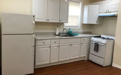 Photo 3 - Large and private 3 bedroom and 1 bathroom apartment near Newark International Airport EWR and New York City