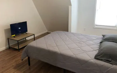 Photo 4 - Private apartment with 3 bedrooms and 1 bathroom near Newark International Airport EWR and New York City