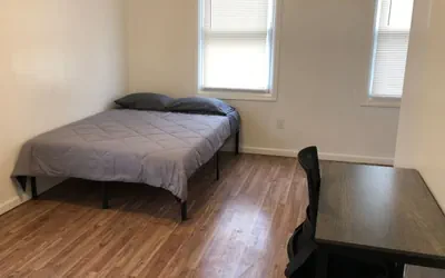 Photo 2 - Private apartment with 3 bedrooms and 1 bathroom near Newark International Airport EWR and New York City