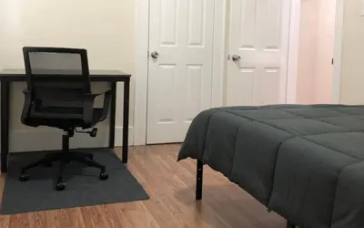Photo 2 - Spacious and private apartment with 3 bedrooms and 1 bathroom near Newark International Airport EWR and New York City