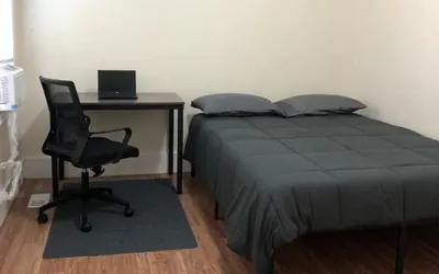 Photo 4 - Spacious and private apartment with 3 bedrooms and 1 bathroom near Newark International Airport EWR and New York City