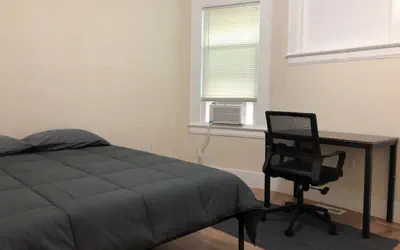 Photo 3 - Spacious and private apartment with 3 bedrooms and 1 bathroom near Newark International Airport EWR and New York City