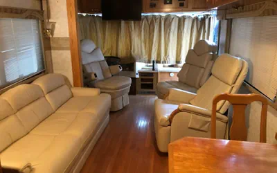Photo 2 - Private 1-bedroom RV, direct bus to NYC Manhattan only 2 blocks away