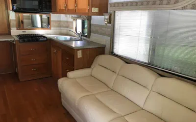 Private 1-bedroom RV, direct bus to NYC Manhattan only 2 blocks away