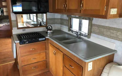 Photo 4 - Private 1-bedroom RV, direct bus to NYC Manhattan only 2 blocks away