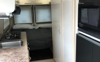 Private and cozy RV, direct bus to NYC Manhattan only 2 blocks away