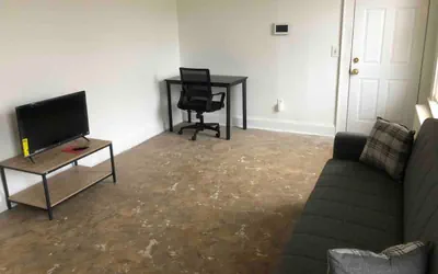 Photo 2 - Spacious and bright 2-bedroom apartment with 1-bathroom and private street entrance