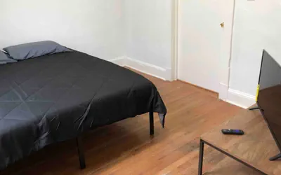 Photo 4 - Private 2 bedroom and 1 bathroom house in a quiet area and convenient to NYC bus and train