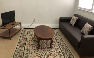 Private 3 bedroom and 1 bathroom house, direct NYC Manhattan train a 15 minute walk away