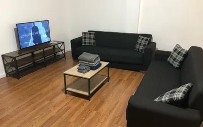 Photo 3 - Large apartment, sleeps up to 8 people comfortably, direct NYC Manhattan train only 5 minute walk away