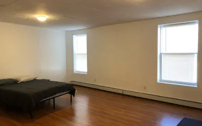 Photo 5 - Large apartment, sleeps up to 8 people comfortably, direct NYC Manhattan train only 5 minute walk away
