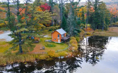 White Mountains Two Level Lakefront Couples Cabin
